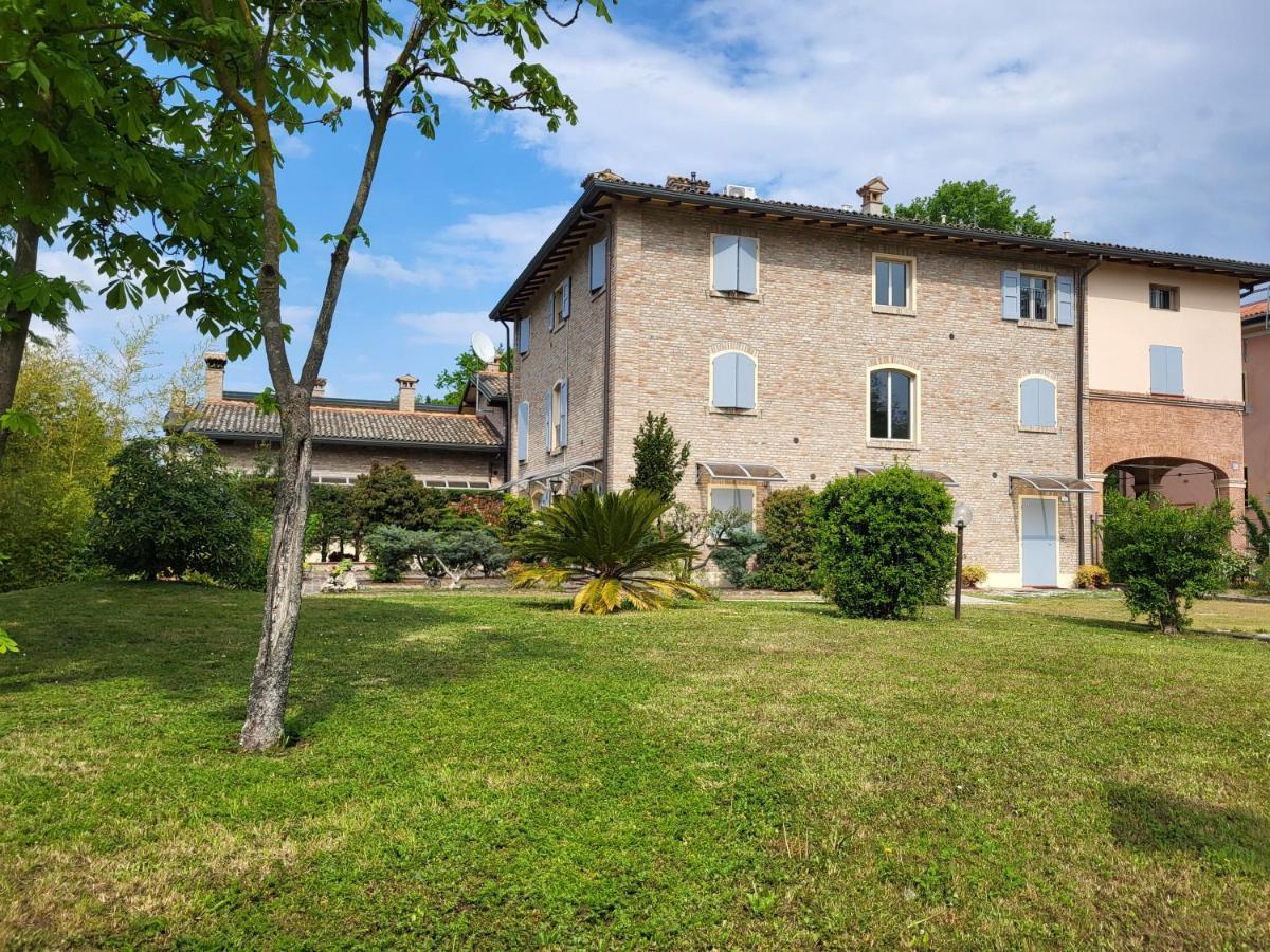 Residence Antico Borgo Modena Esterno foto