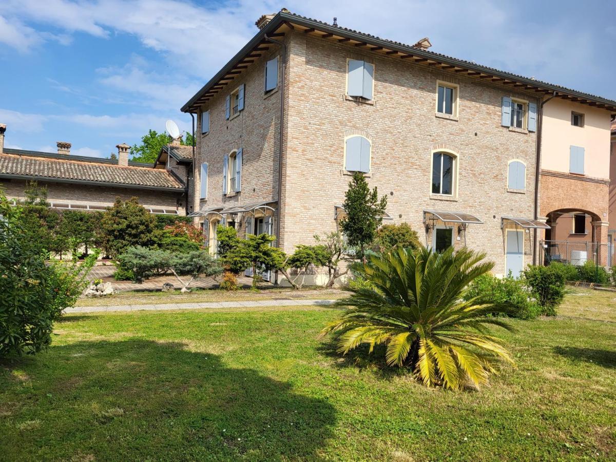 Residence Antico Borgo Modena Esterno foto