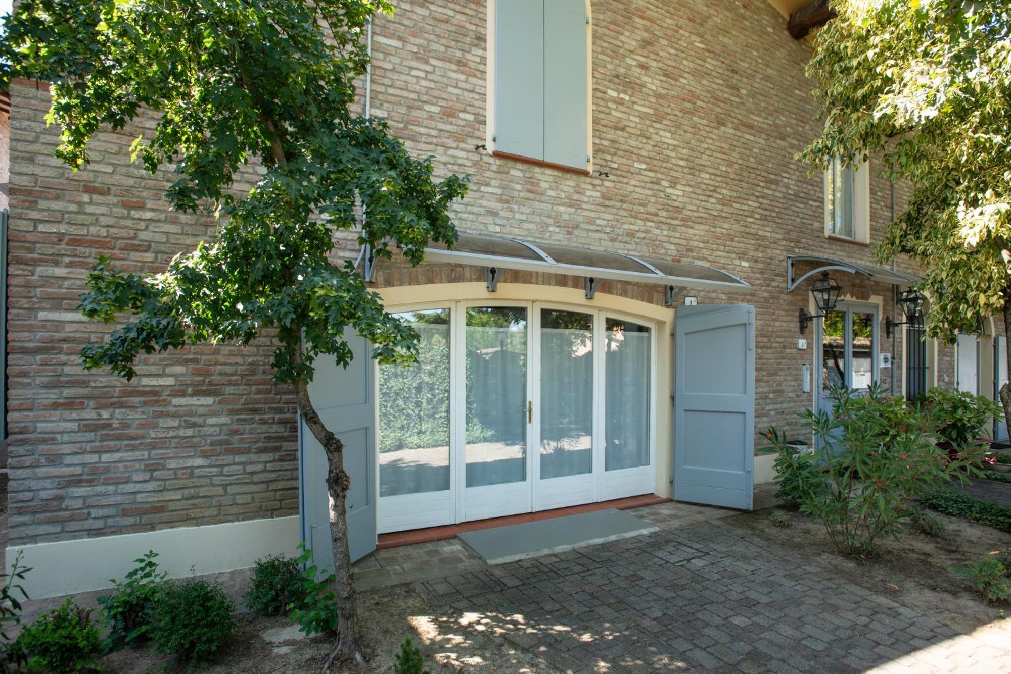Residence Antico Borgo Modena Esterno foto