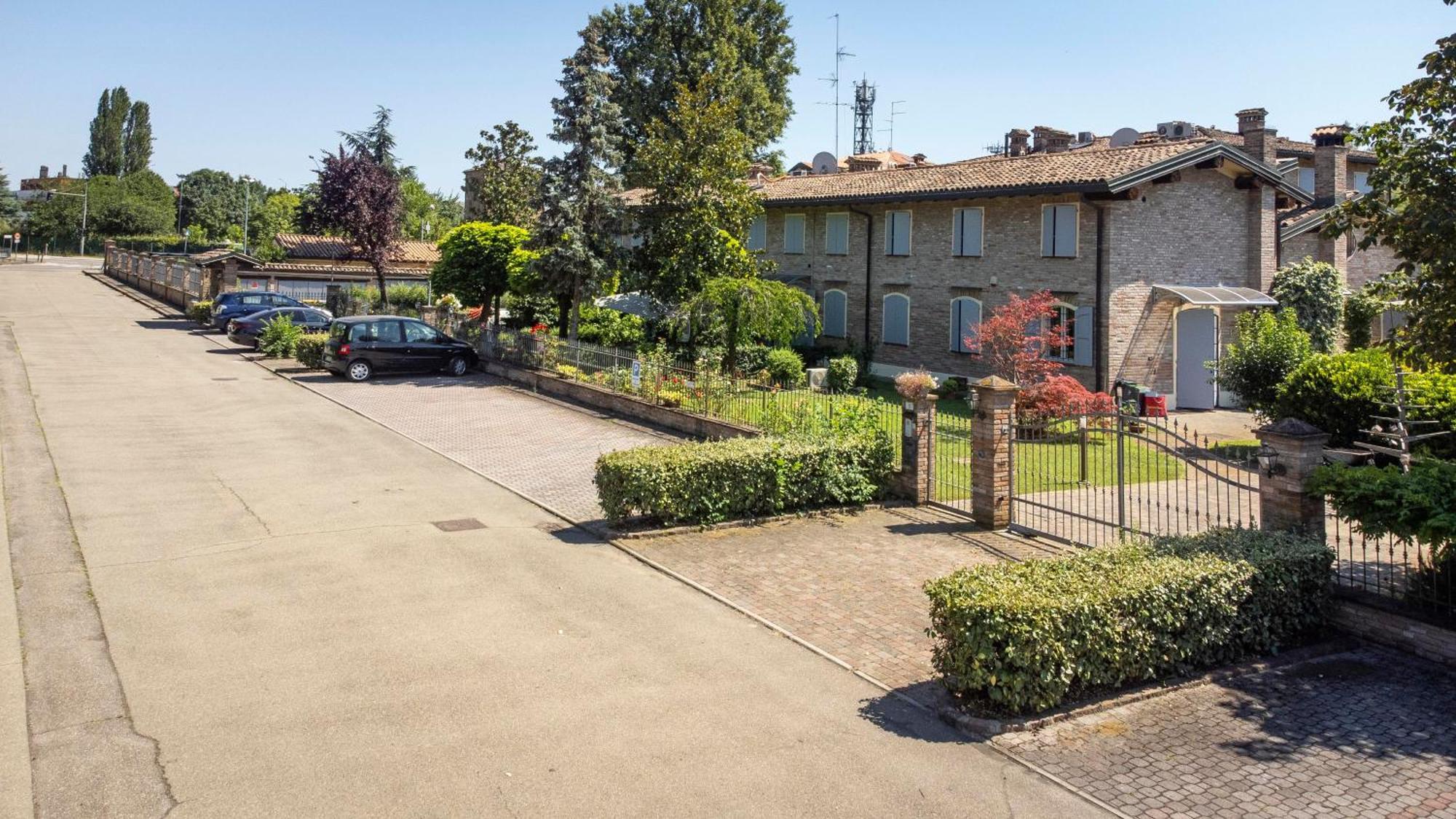 Residence Antico Borgo Modena Esterno foto