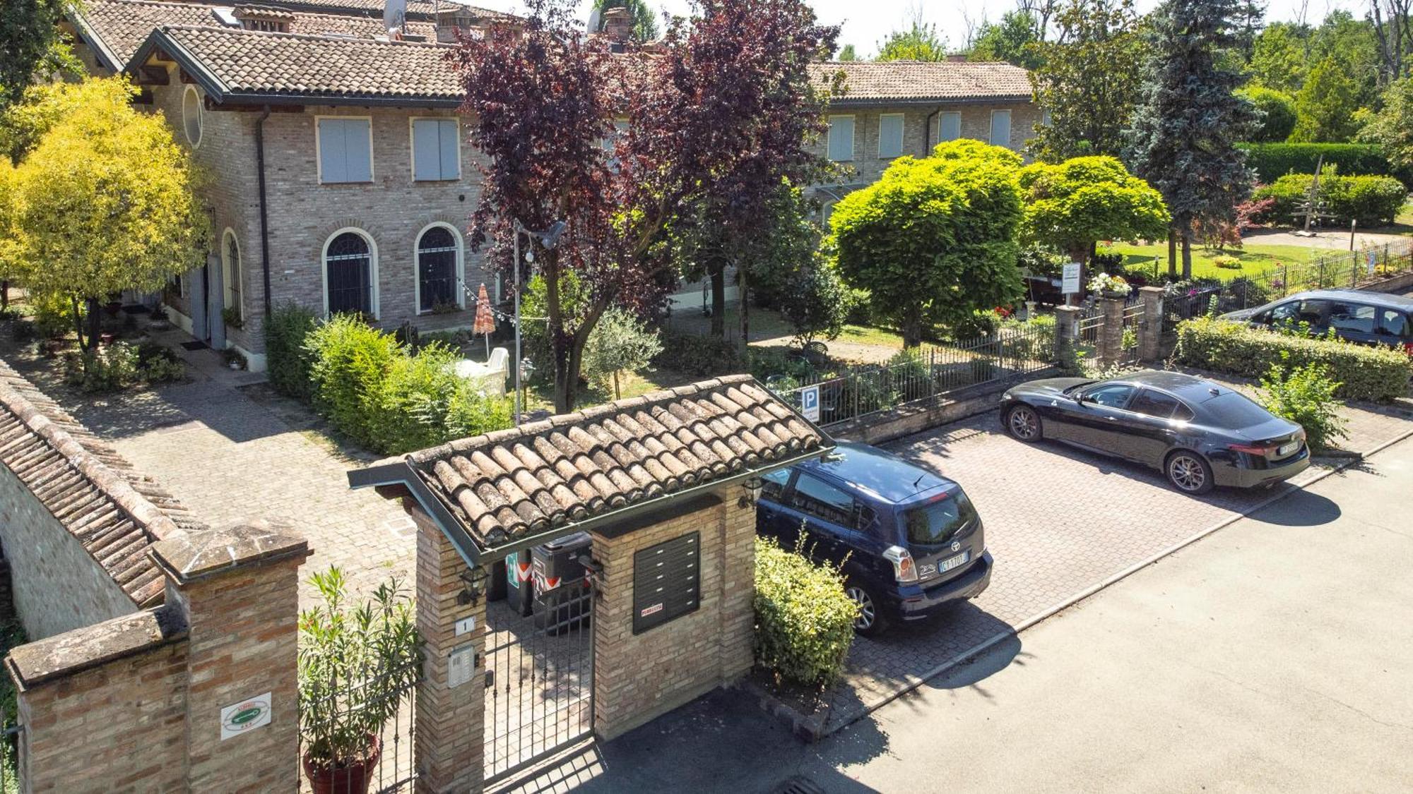 Residence Antico Borgo Modena Esterno foto