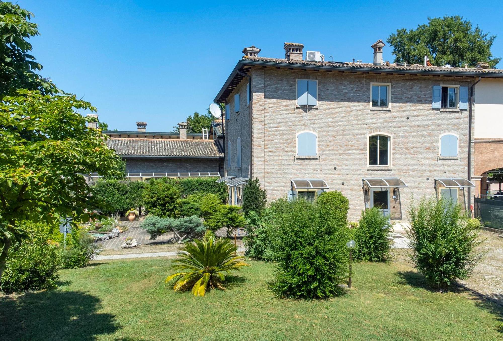 Residence Antico Borgo Modena Esterno foto