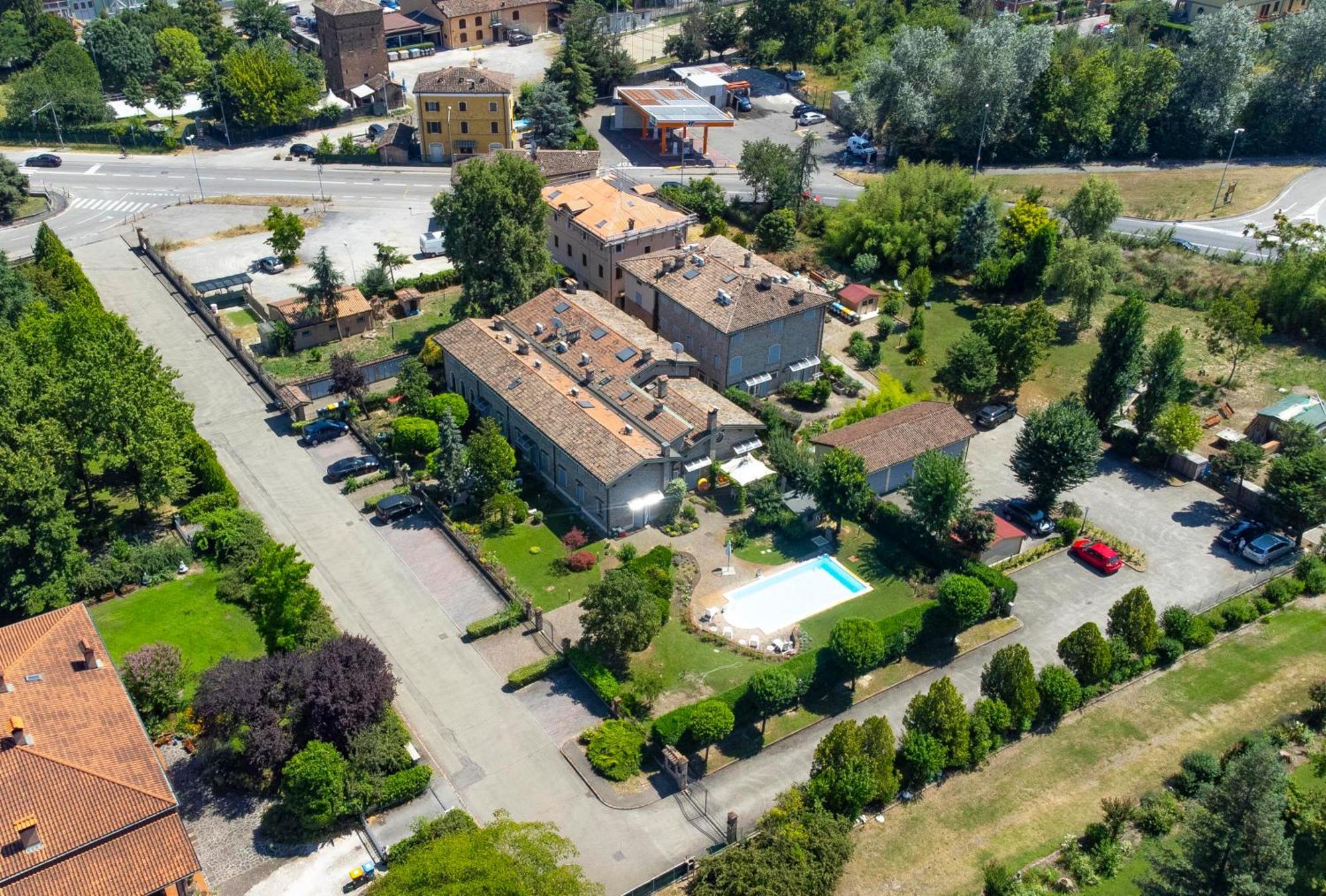 Residence Antico Borgo Modena Esterno foto